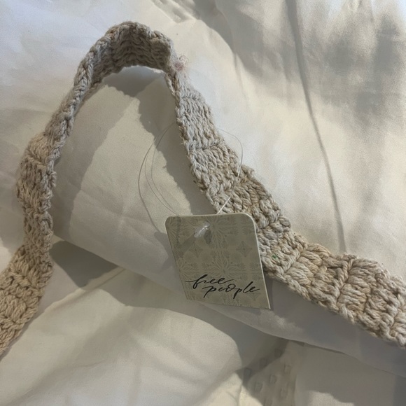 Free people Women's Catch Me Crochet Hobo NWT - Picture 3 of 5